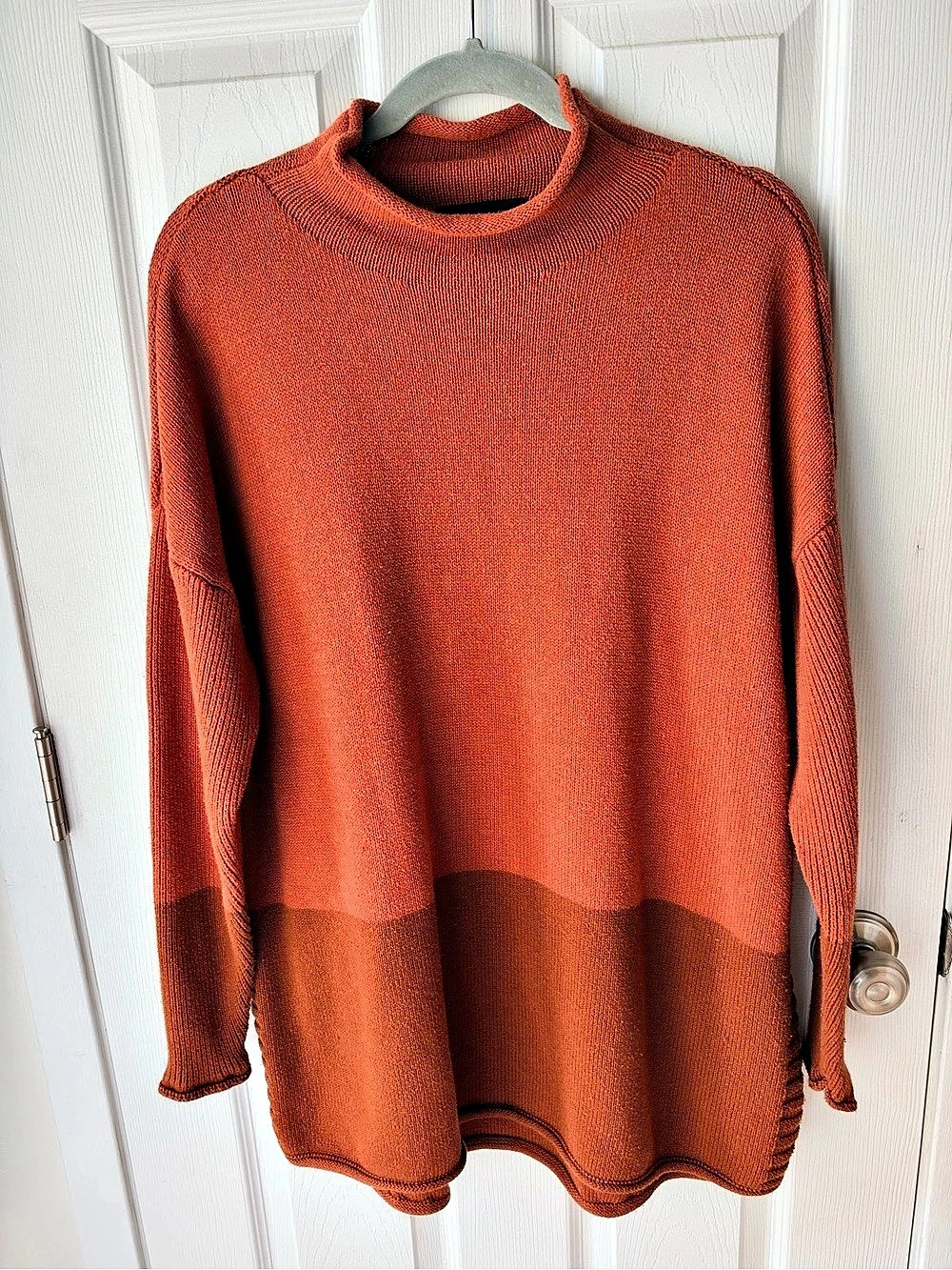 Tahari Textured Roll Neck Crewneck Color-block Sweater in Rust and Brown
